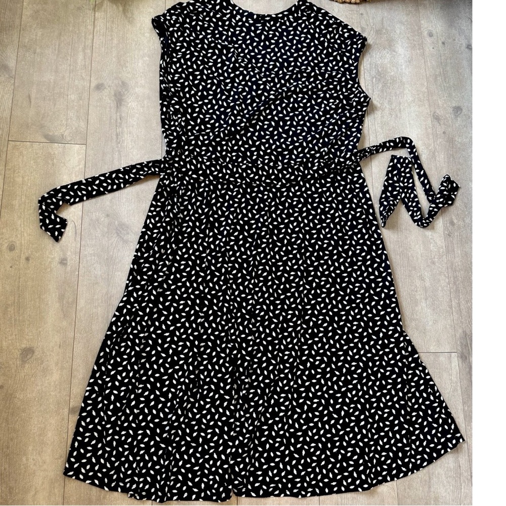 H&M Women’s Black and White Patterned Dress With Tie Waist Belt Stretchy Elegant - Picture 11 of 15